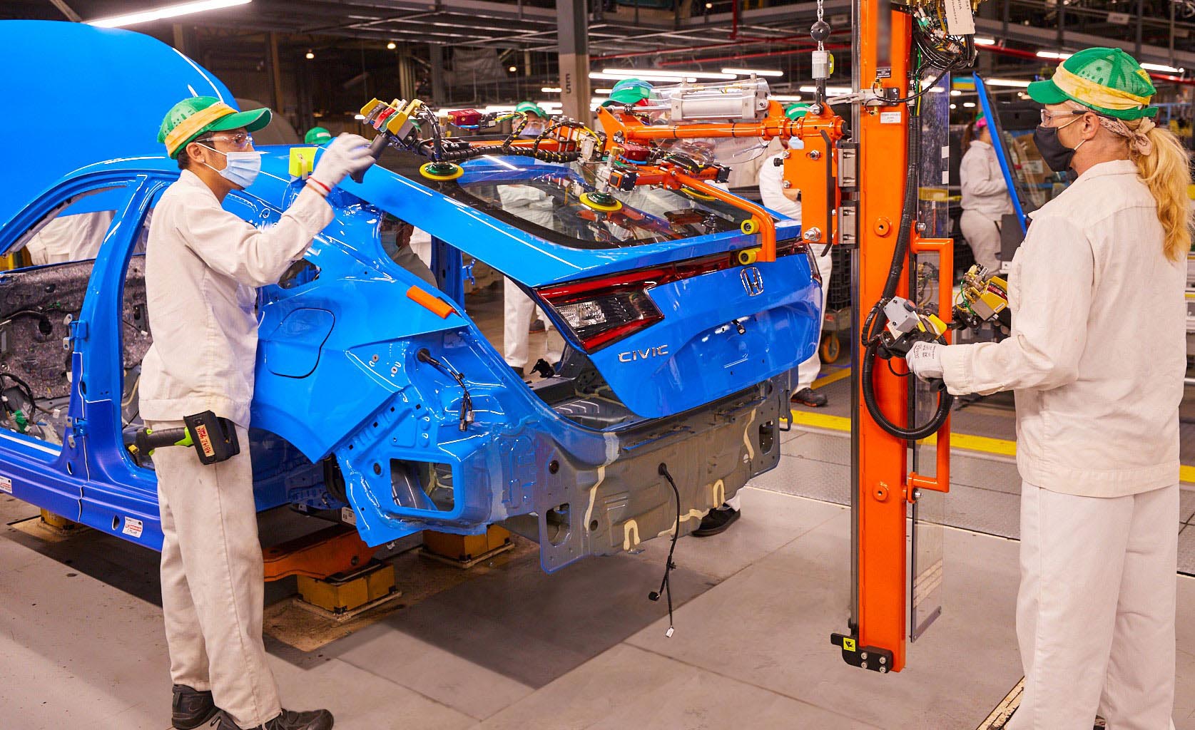 Indiana Auto Plant associates use a lift assist device to install the hatchback to the all-new 2022 Honda Civic Hatchback.
